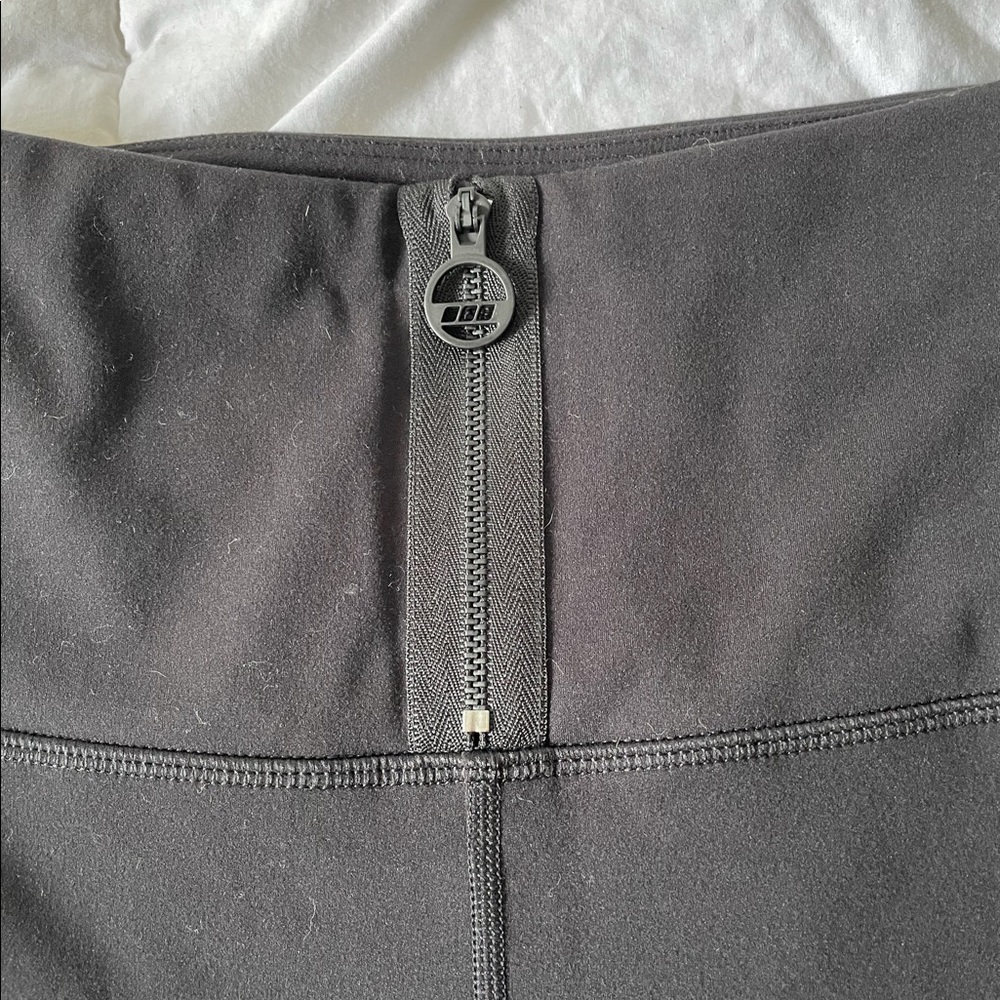 Rare Lorna Jane Zipped front legging 7/8 small - Picture 5 of 5